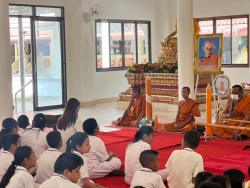 20240807204559(2).jpg - โรงเรียนวัดเขาน้อยได้จัดกิจกรรมแห่เทียนเข้าพรรษา เนื่องในโอกาสวันอาสาฬหบูชาและวันเข้าพรรษา ประจำปีการศึกษา 2567 ณ วัดเขาน้อย | https://watkhaonoischool.ac.th