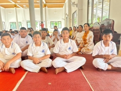 20240807204559(4).jpg - โรงเรียนวัดเขาน้อยได้จัดกิจกรรมแห่เทียนเข้าพรรษา เนื่องในโอกาสวันอาสาฬหบูชาและวันเข้าพรรษา ประจำปีการศึกษา 2567 ณ วัดเขาน้อย | https://watkhaonoischool.ac.th